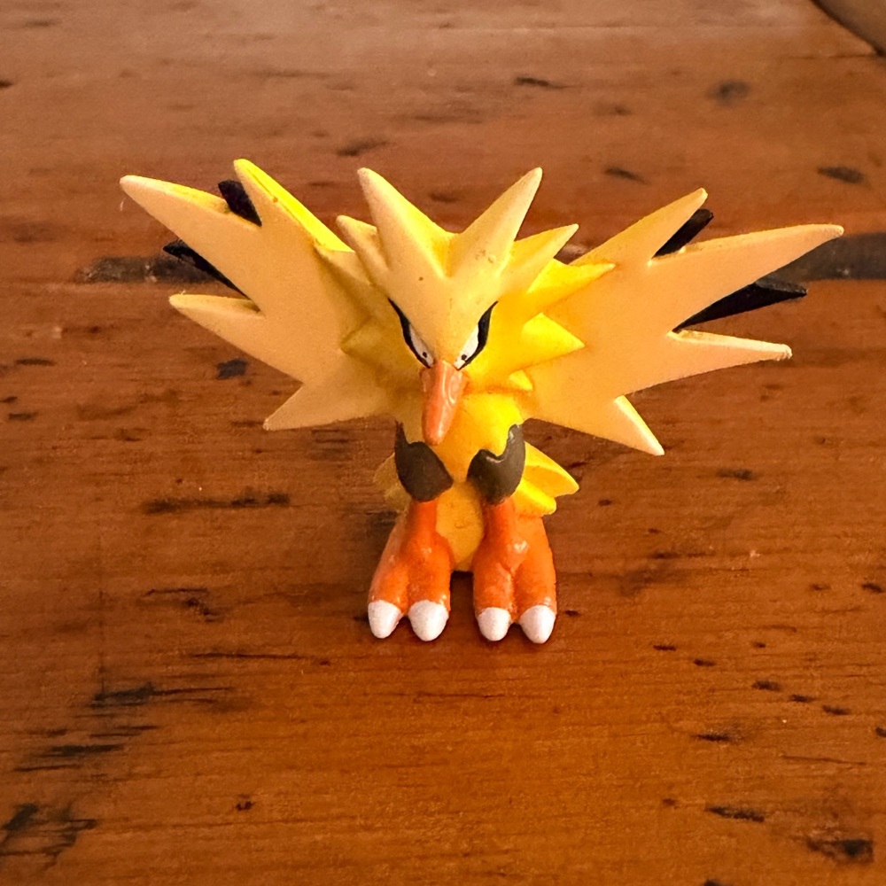 Pokemon Zapdos Original Tomy Figure 2" 1999 - Picture 2 of 7